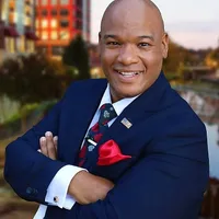 Mark Burns