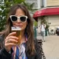 Stephanie Szostak